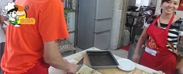 嘉州盐焗鸡的做法项目实际操作内容二 各类食材处理，专用汤料的调配、食材预处理与卤汁配比的方法；